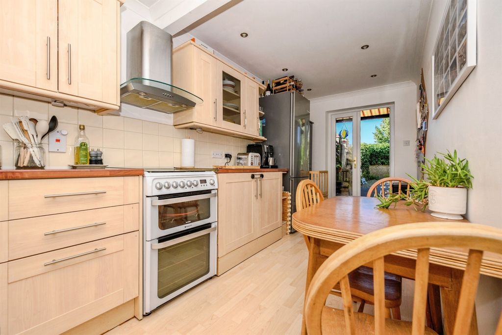Property photo 3 of 28
