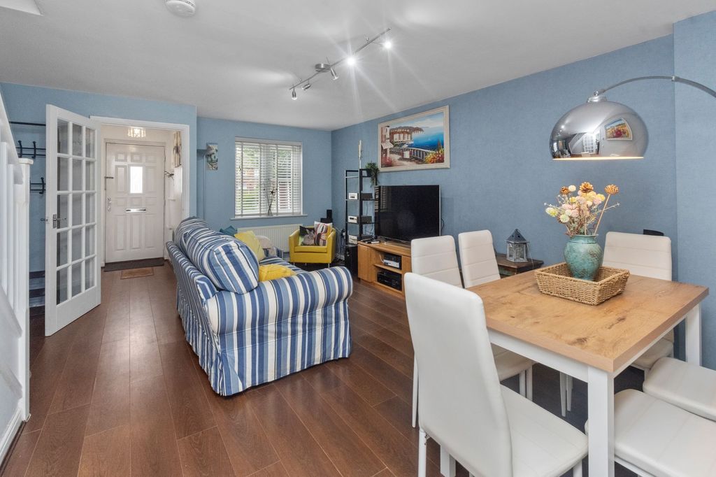 Property photo 2 of 28