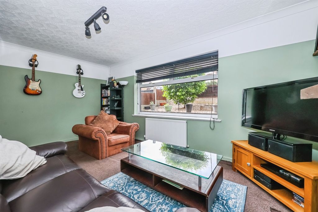Property photo 3 of 17