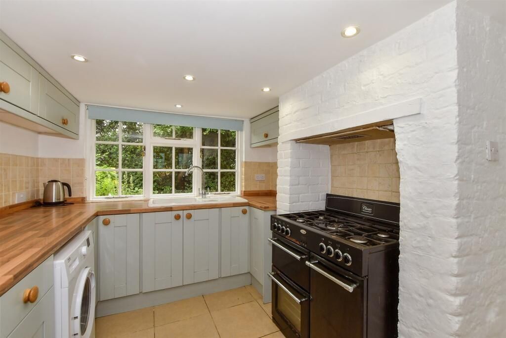 Property photo 2 of 11 Kitchen Chapel Row.Jpg