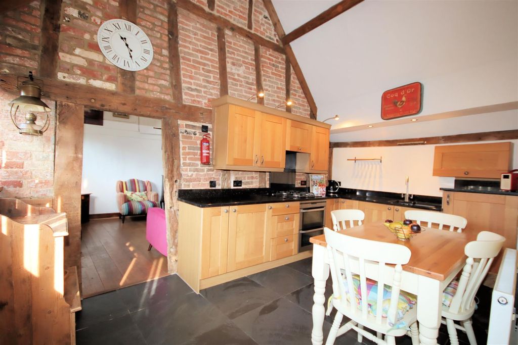 Property photo 3 of 32 Kitchen/Dining Room