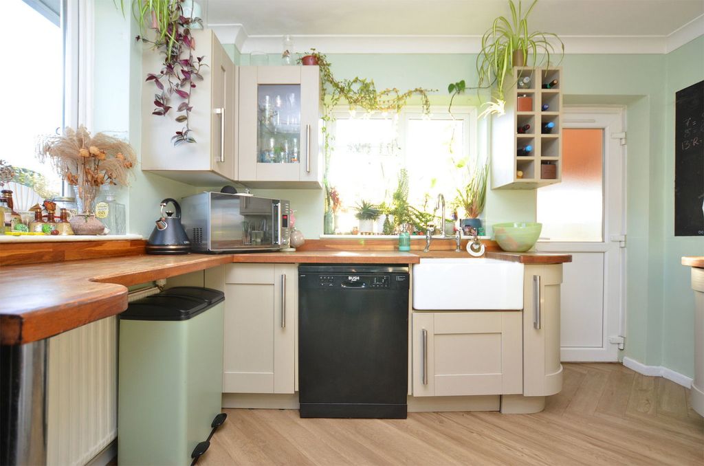 Property photo 3 of 12 3 - Kithcen