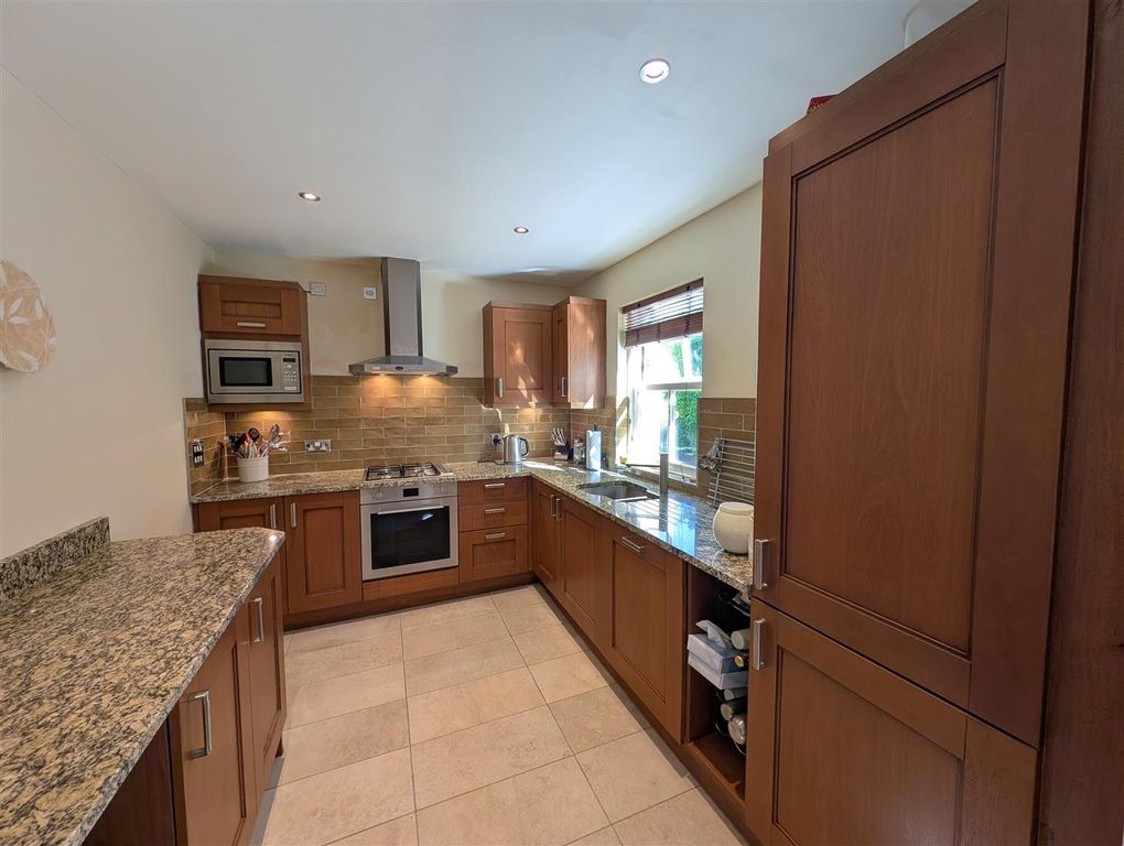 Property photo 3 of 28 Kitchen