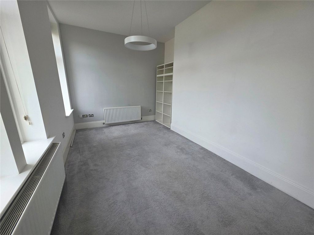 Property photo 2 of 13 Picture No. 24