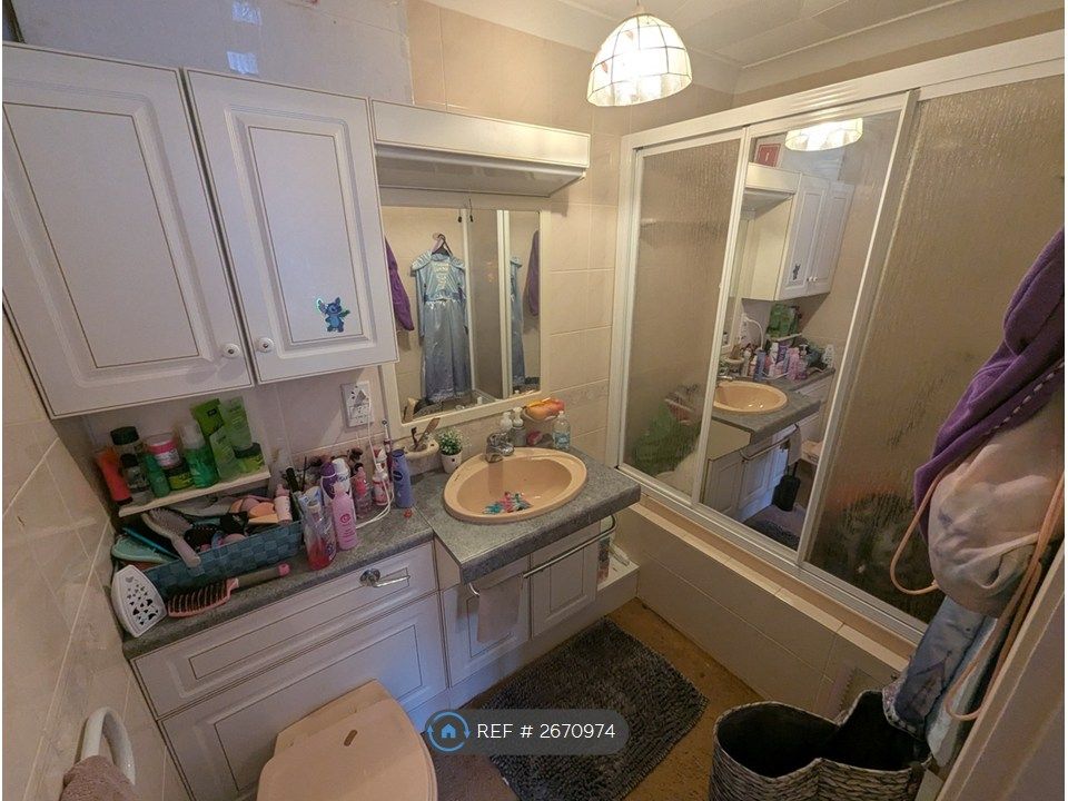 Property photo 2 of 13 Ensuite Bathroom