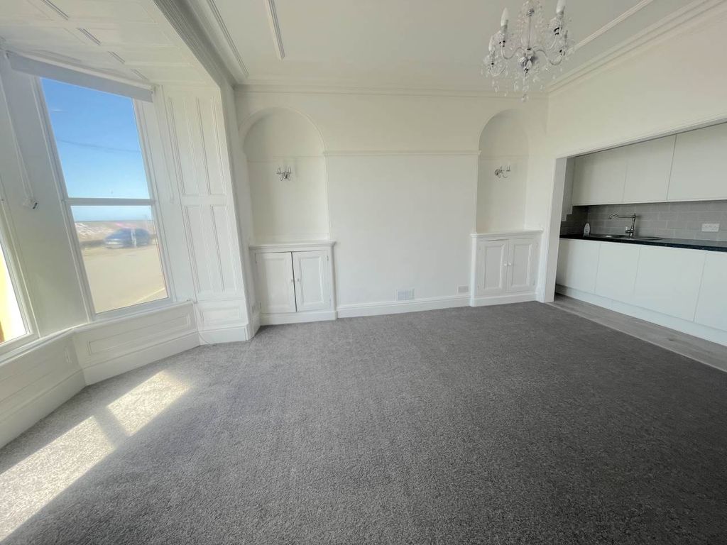 Property photo 2 of 10 Openplan