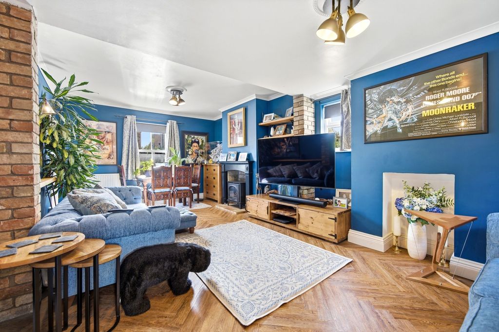 Property photo 2 of 36