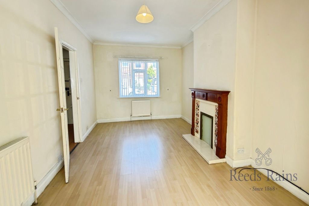 Property photo 2 of 14 Lounge