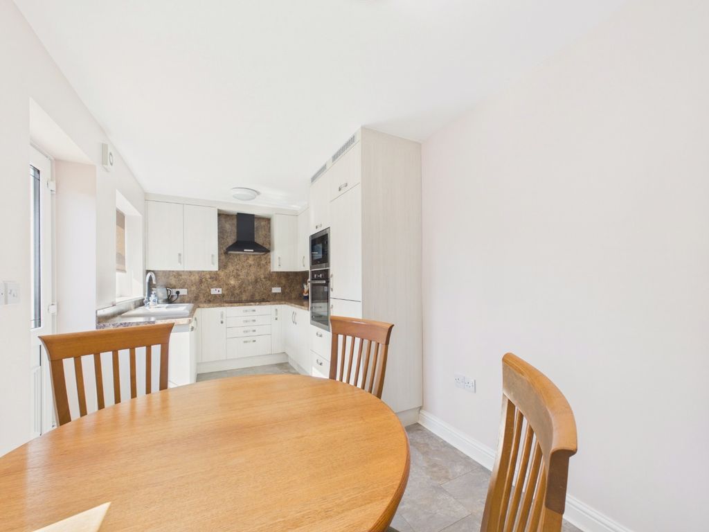 Property photo 2 of 18 5229484