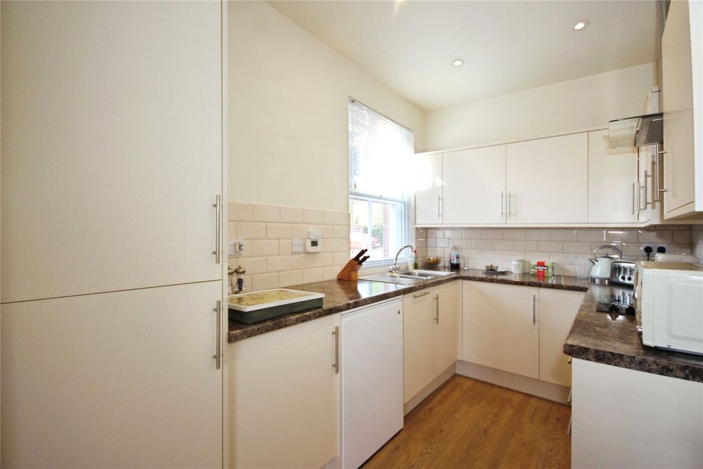Property photo 3 of 18 Kitchen