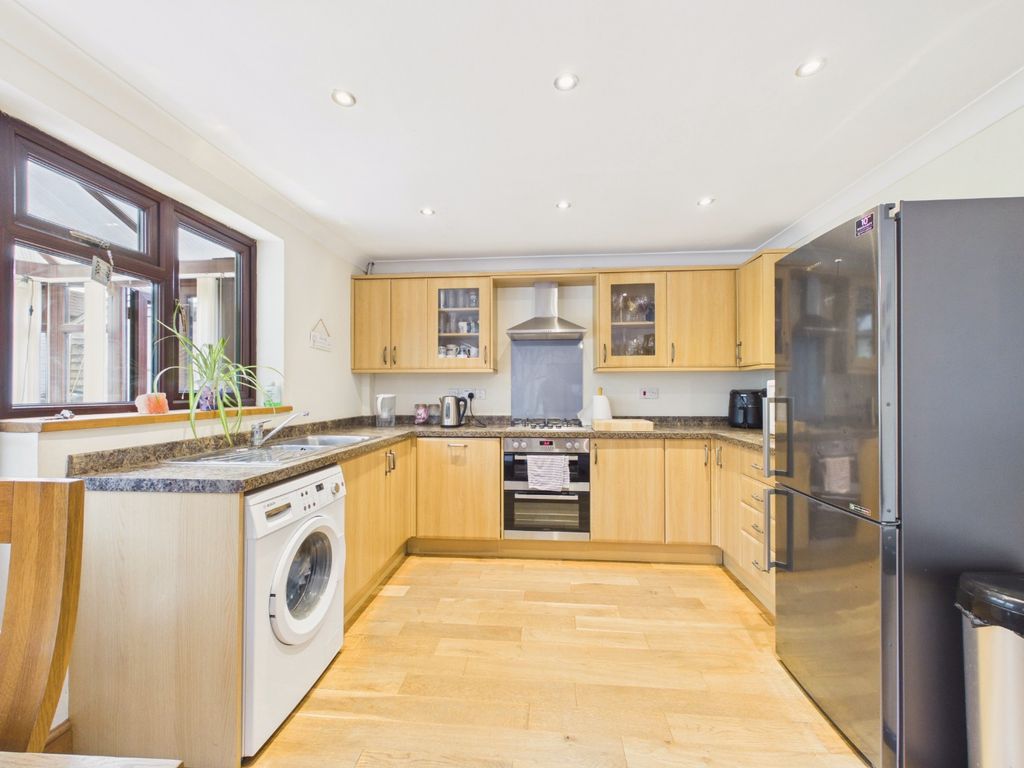 Property photo 3 of 12 5075564