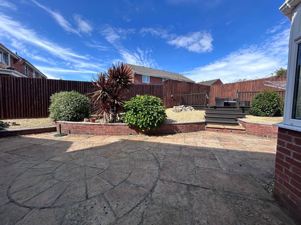 Property photo 2 of 31