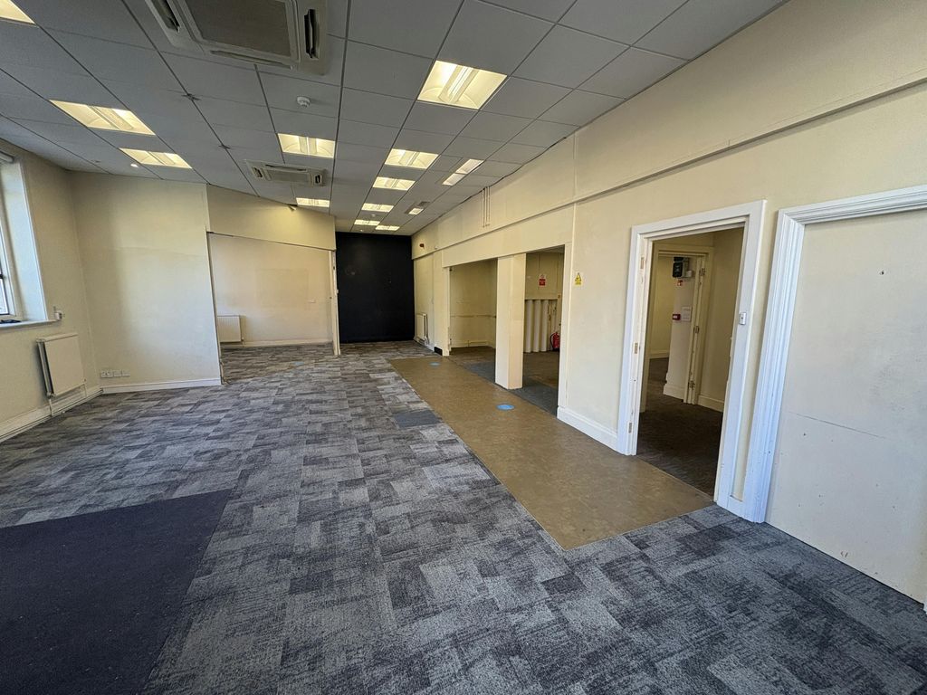 Property photo 2 of 5 290 Wimborne Rd8.Jpg