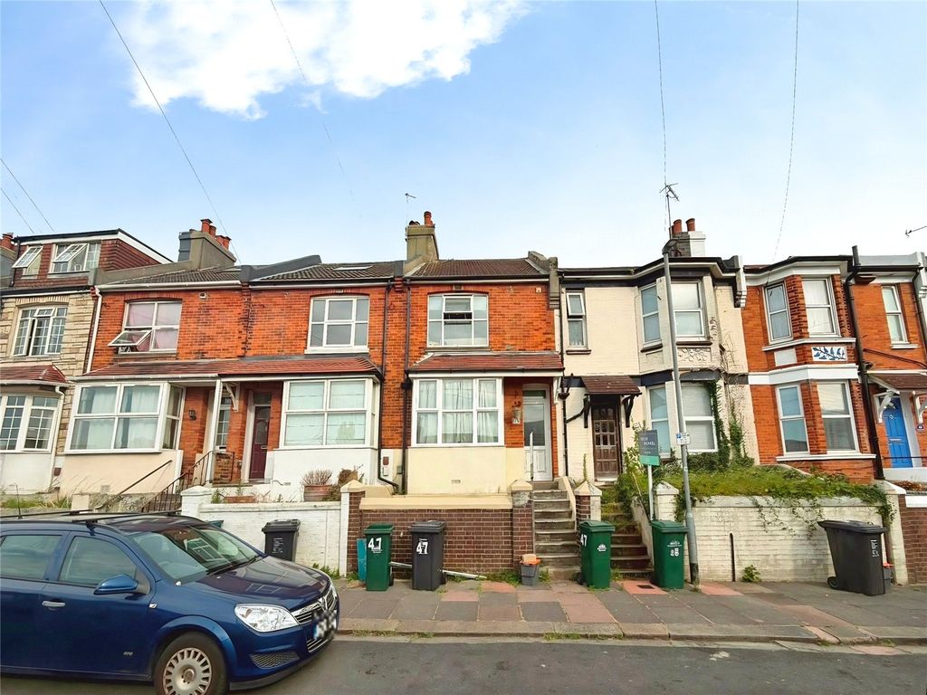 Property photo 2 of 8 Ewhurst Road