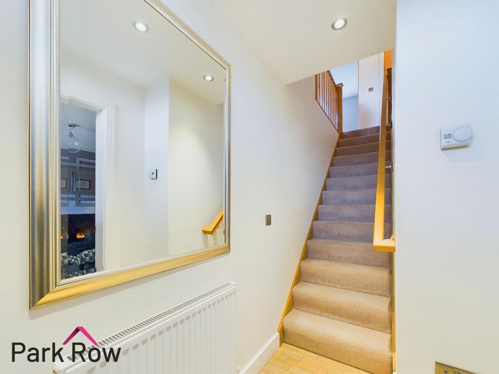 Property photo 3 of 19 Entrance Hallway