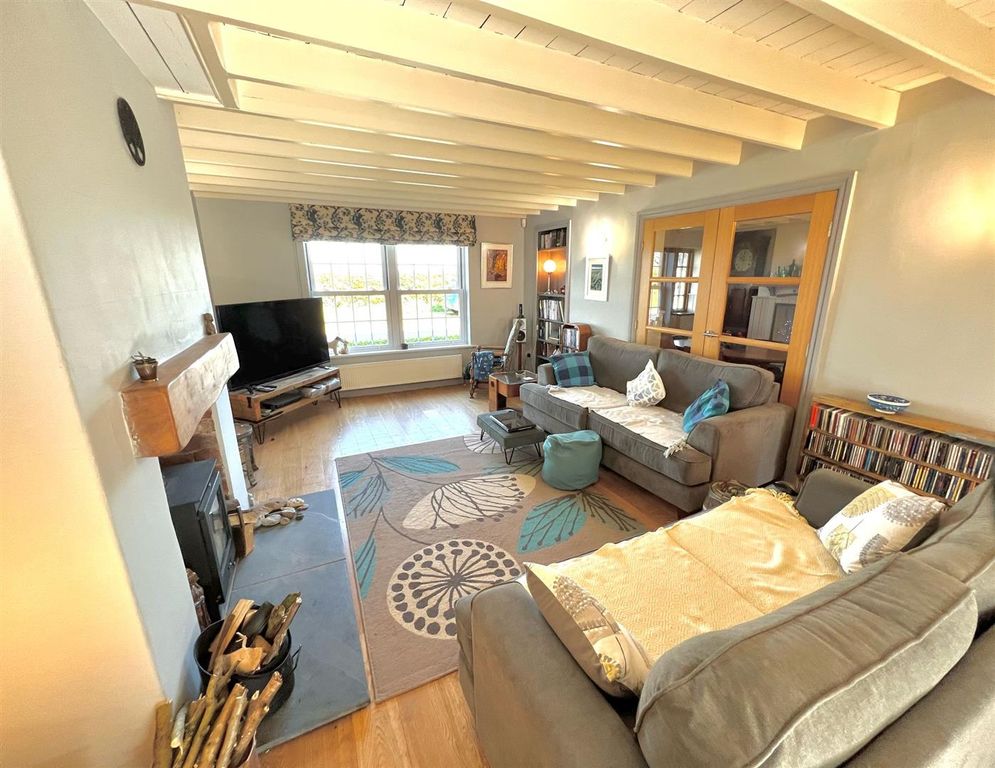 Property photo 3 of 54 Lounge