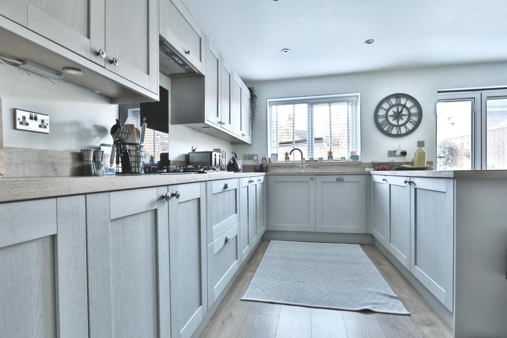 Property photo 2 of 16 4697213