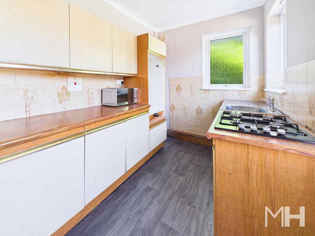 Property photo 3 of 27 Kitchen
