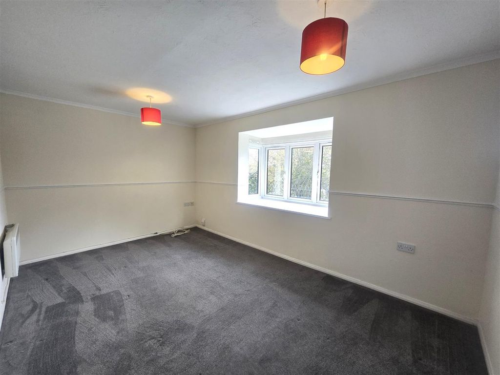 Property photo 2 of 9 1000098260.Jpg