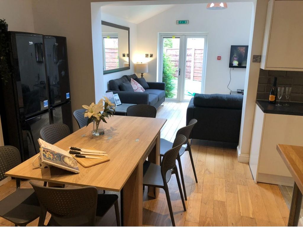 Property photo 1 of 13 33 Cotton Lane Kitchendining .Jpg