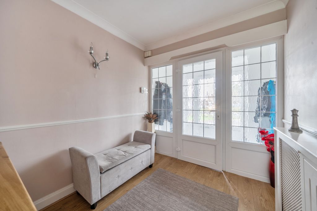 Property photo 3 of 19 Hall