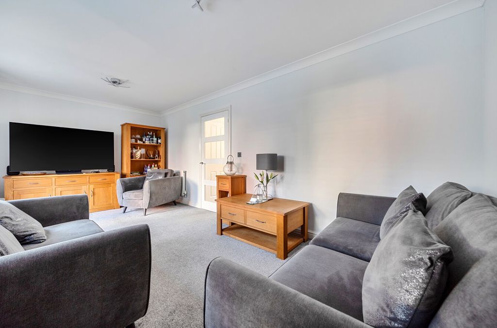 Property photo 3 of 19 1400105-13-69679E...