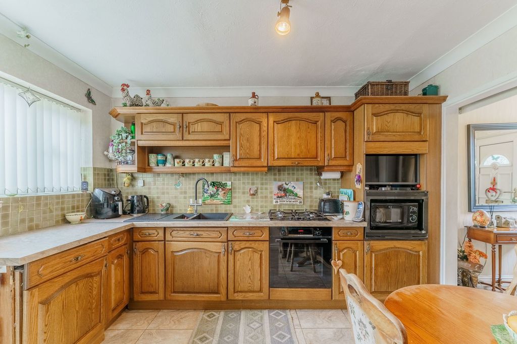 Property photo 2 of 22