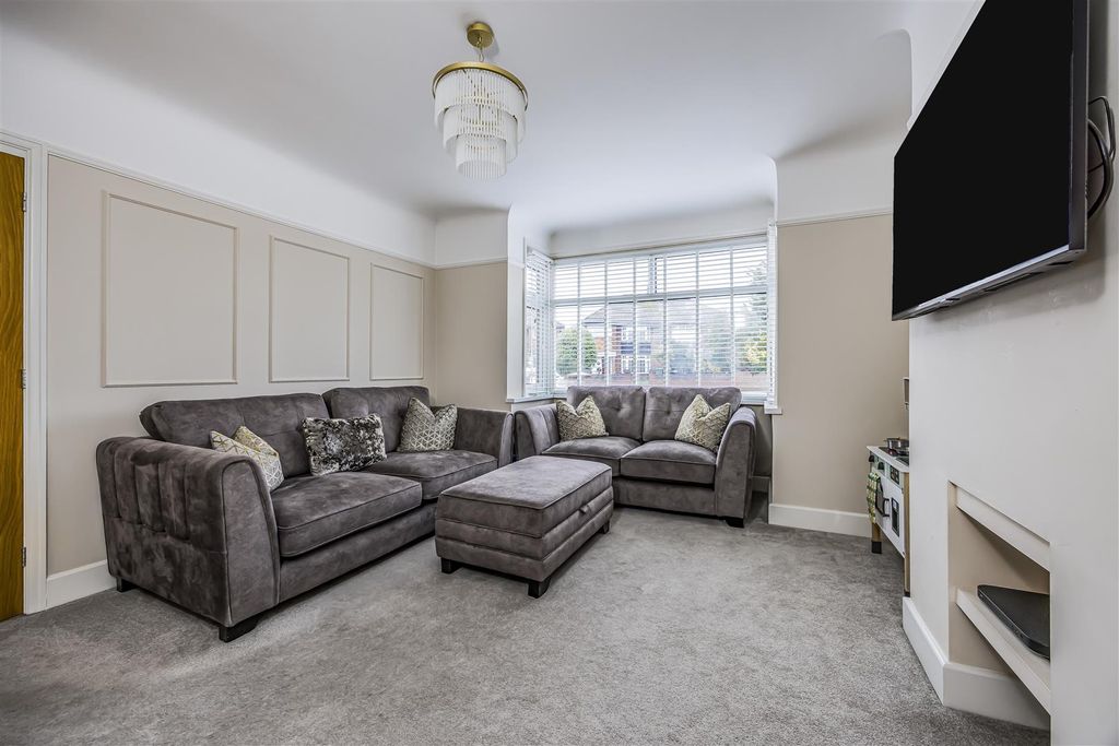 Property photo 3 of 22 10 Old Manor Way, Drayton-Porticomarketing-Soldby-