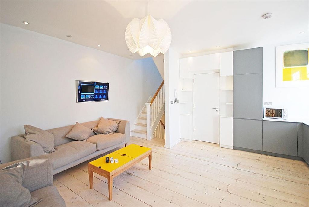 Property photo 2 of 9 3