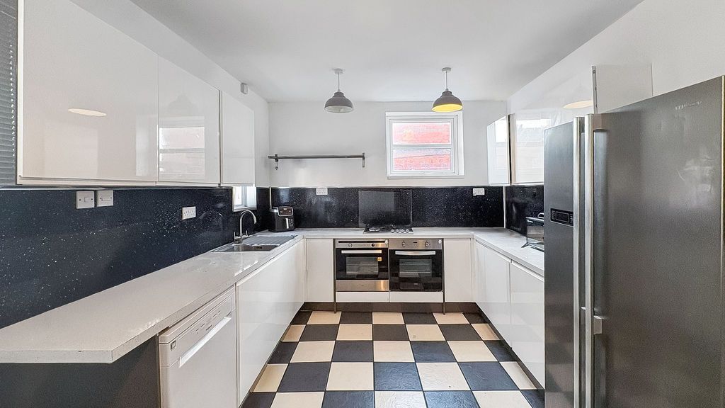 Property photo 2 of 15 Photo 14