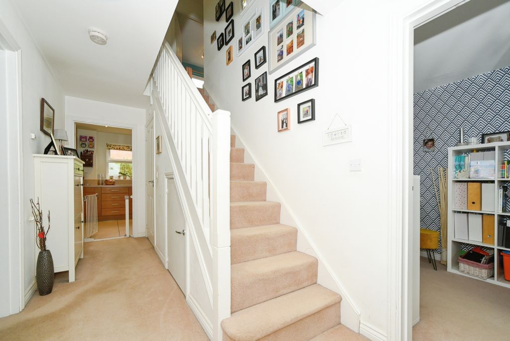 Property photo 2 of 21