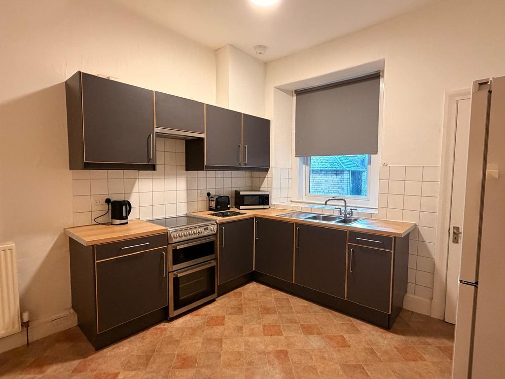 Property photo 2 of 10 Kitchen