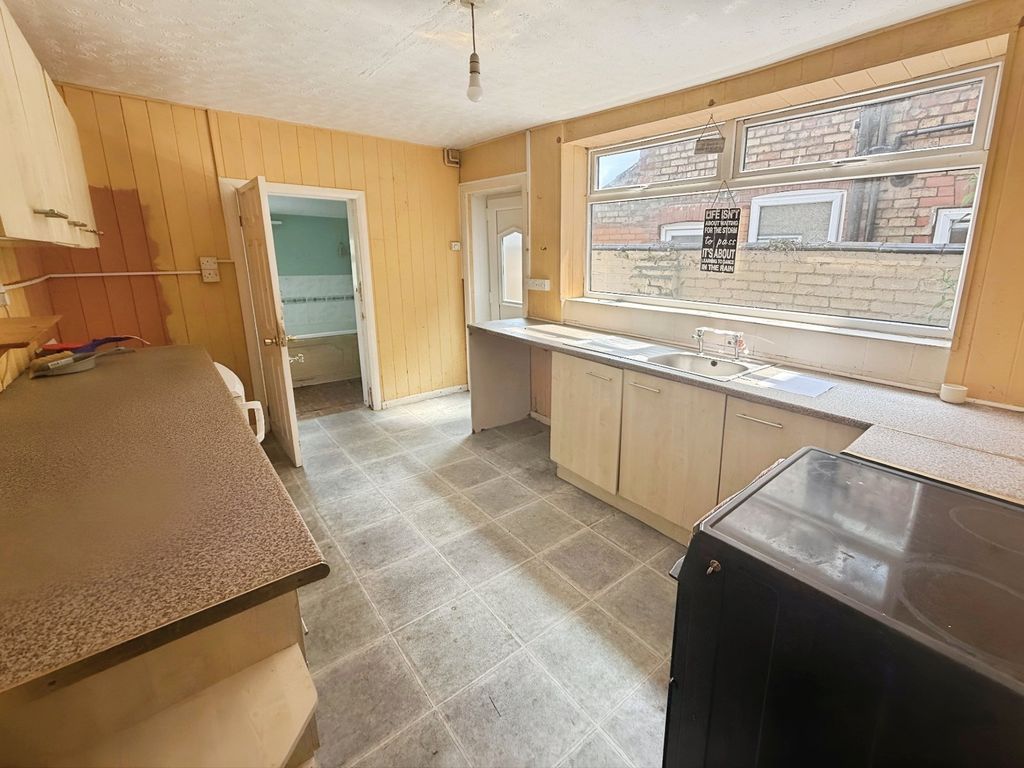 Property photo 3 of 16 Kitchen