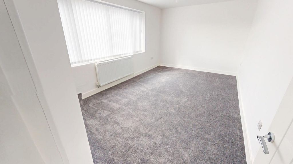 Property photo 1 of 10 Living Room