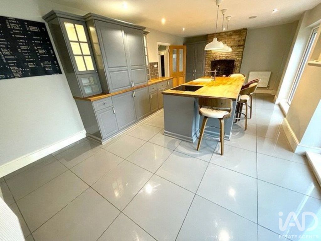 Property photo 3 of 21