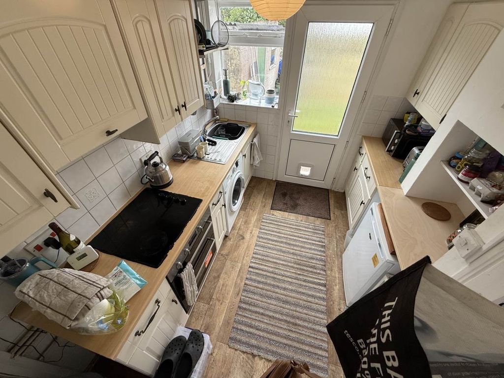 Property photo 3 of 12 Kitchen