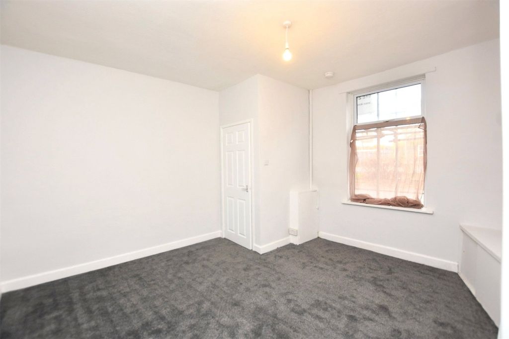 Property photo 2 of 14 Lounge