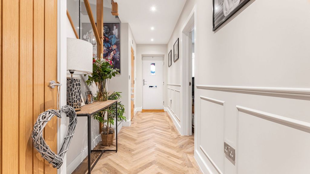 Property photo 3 of 33