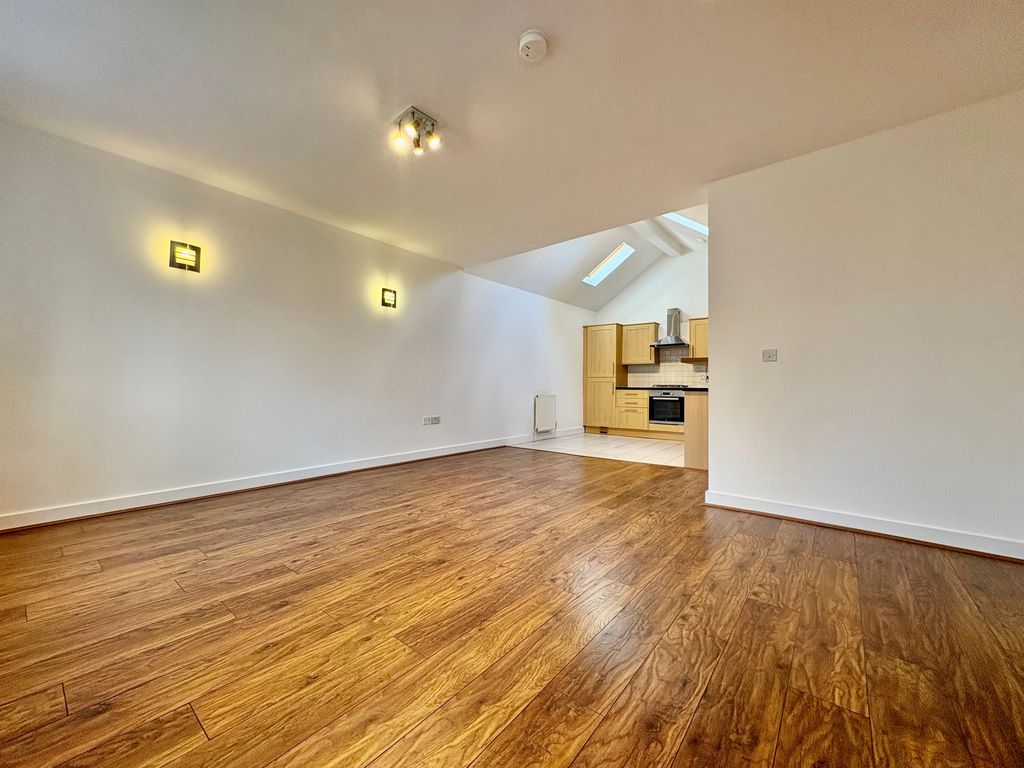 Property photo 1 of 12 Bathroom