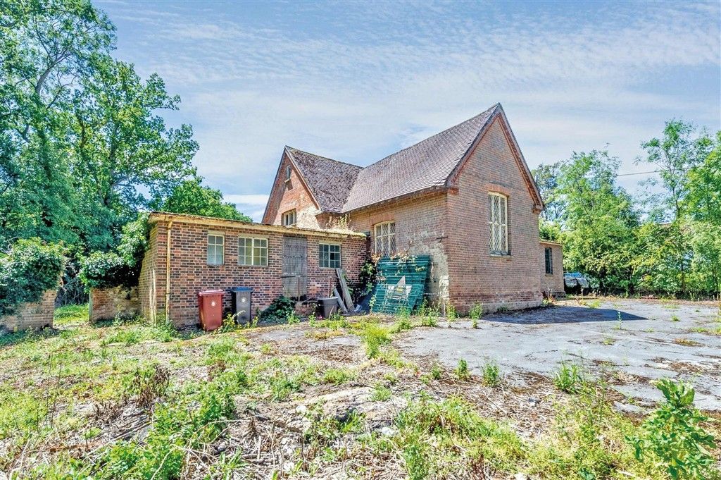 Property photo 1 of 6