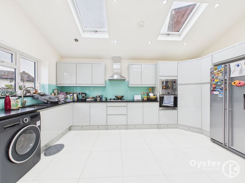 Property photo 2 of 28