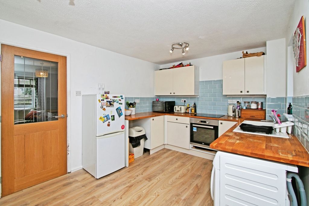 Property photo 3 of 12 Kitchen