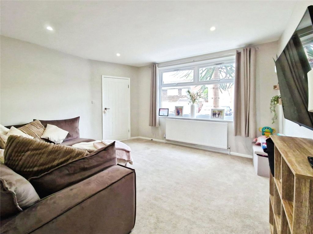 Property photo 3 of 24 Picture No. 02