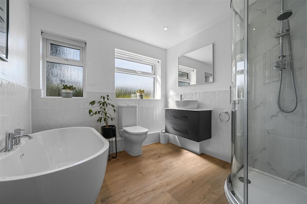 Property photo 2 of 15 Family Bathroom