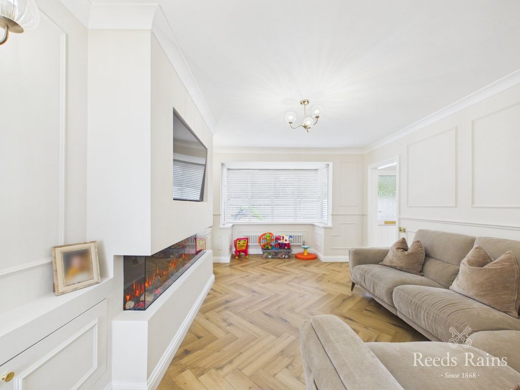 Property photo 3 of 28 Sitting Room