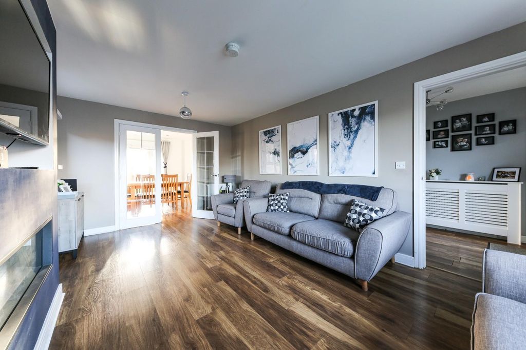 Property photo 3 of 24 Lounge.Jpg