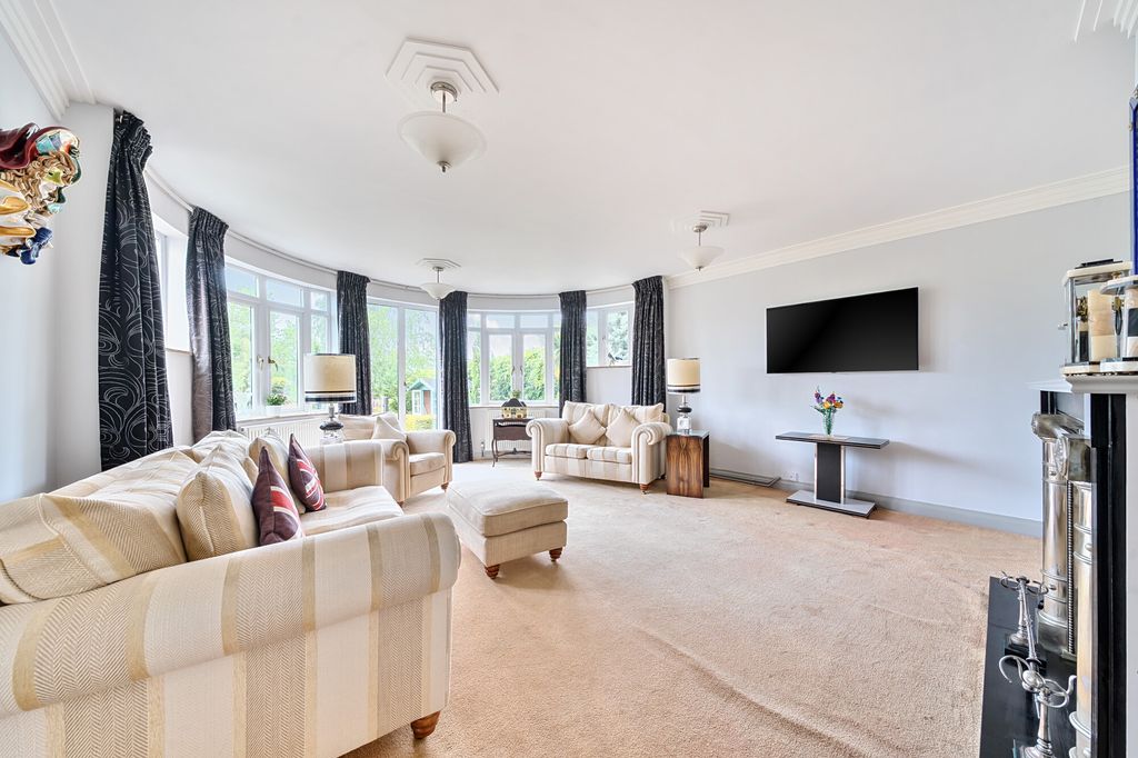 Property photo 3 of 10 Sitting Room