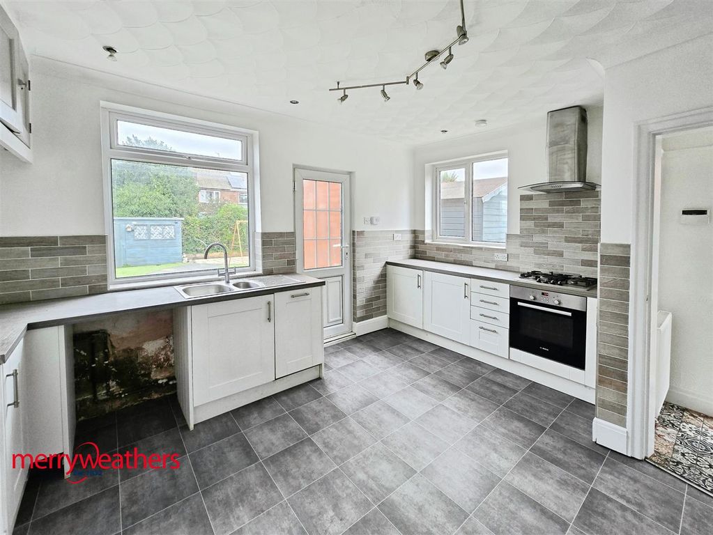 Property photo 2 of 15 Kitchen/Diner