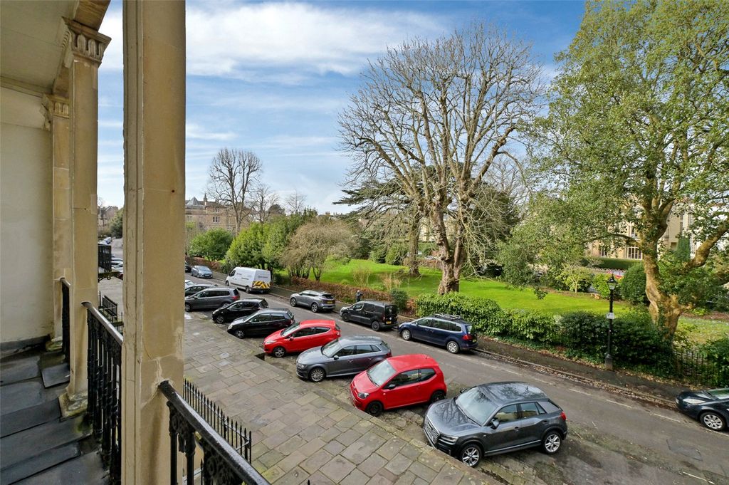 Property photo 3 of 11 Balcony