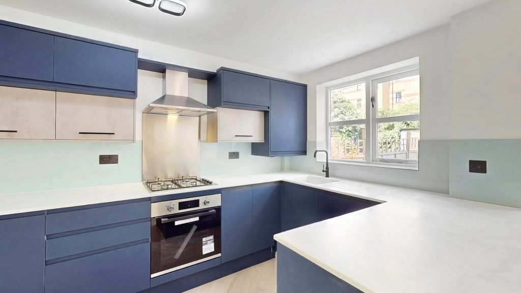 Property photo 1 of 33 Picture No. 63